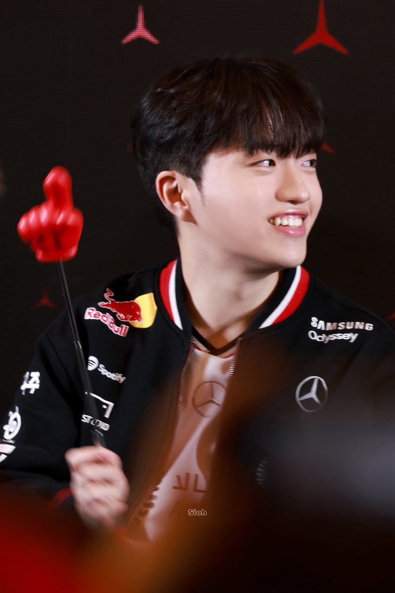 sioverse's tweet image. 251218 벤츠

이 날 너무너무너무너무너무 짱 🫦 

#케리아 #keria #T1 #티원 @T1Keria