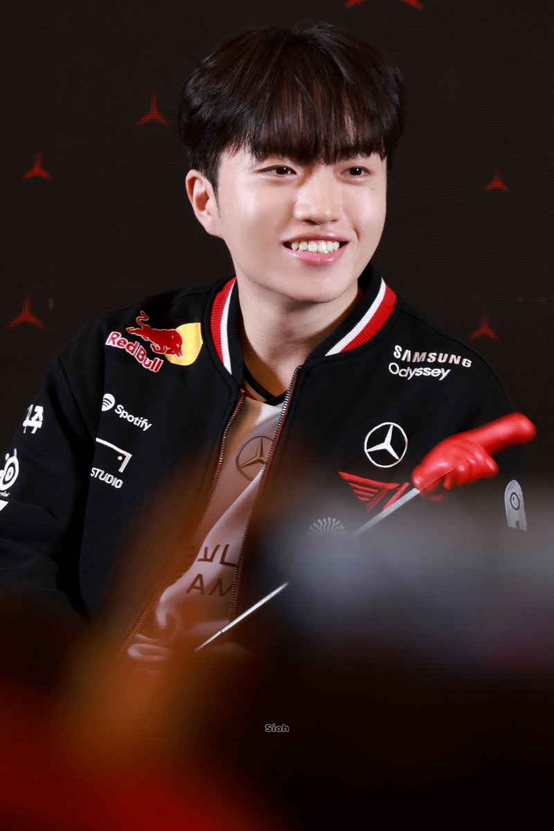 sioverse's tweet image. 251218 벤츠

이 날 너무너무너무너무너무 짱 🫦 

#케리아 #keria #T1 #티원 @T1Keria