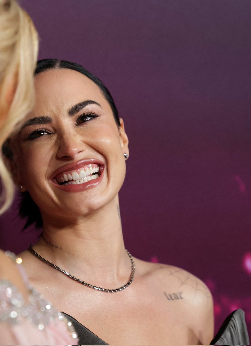 comfrtdemi's tweet image. my queen ♡