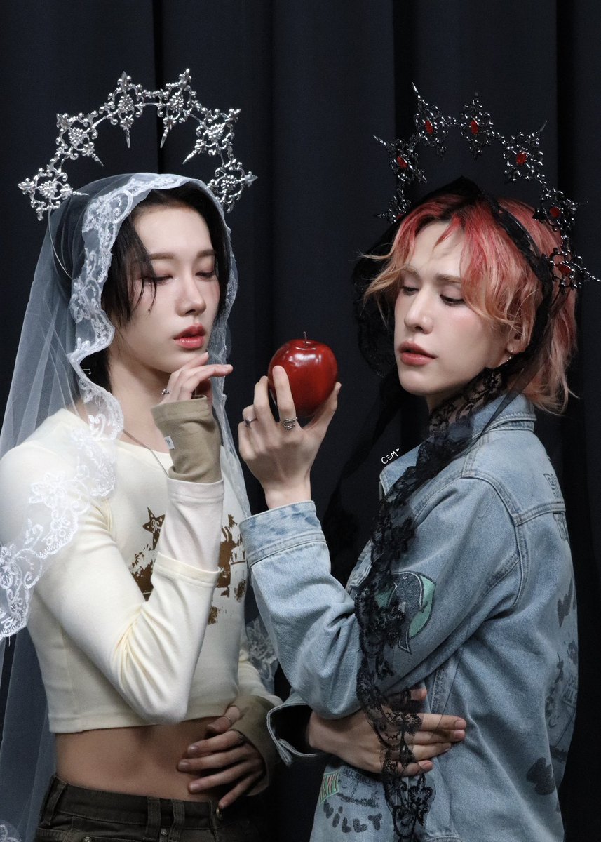 xlovletter's tweet photo. 251214

🍎🖤

#엑스러브 #XLOV #우무티 #WUMUTI #루이 #RUI https://t.co/JLHLXULIOq