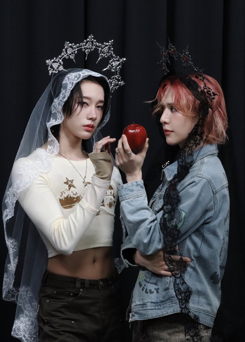 xlovletter's tweet photo. 251214

🍎🖤

#엑스러브 #XLOV #우무티 #WUMUTI #루이 #RUI https://t.co/JLHLXULIOq