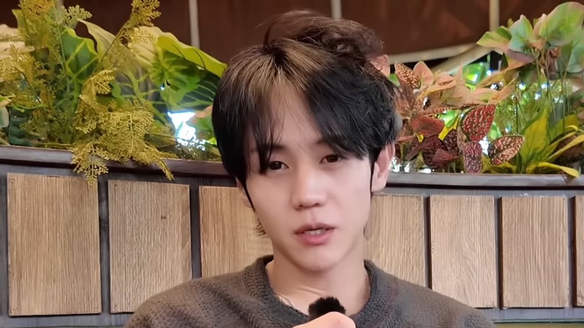 highlight486_'s tweet image. Indonesian spicy food had Yoseob scratching his head so hard that part of his hair turned into a tangled mess🤣🤣

#양요섭 #요섭