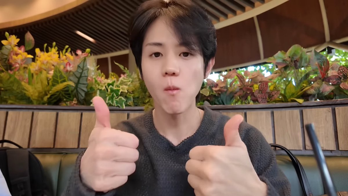 highlight486_'s tweet image. Indonesian spicy food had Yoseob scratching his head so hard that part of his hair turned into a tangled mess🤣🤣

#양요섭 #요섭