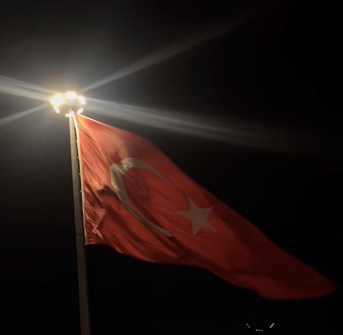Vatana ihanet edene hilalin gölgesi haram olsun🇹🇷🇹🇷🇹🇷
#türkbayrağınamustur