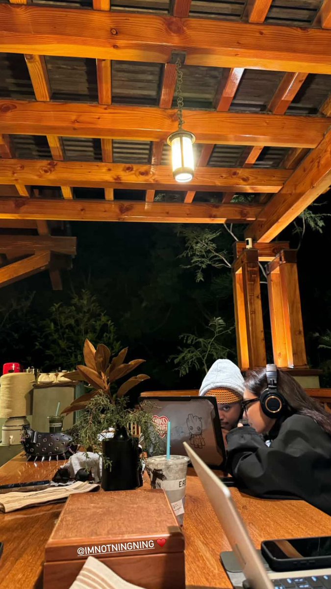 wntrult's tweet image. Khris Riddick-Tynes shared a new picture with aespa NINGNING via a new Instagram story update

Khris is a four-time Grammy nominated record producer and songwriter known for his work with Kehlani, Ariana Grande, and SZA. 

Khris: “🏖️”