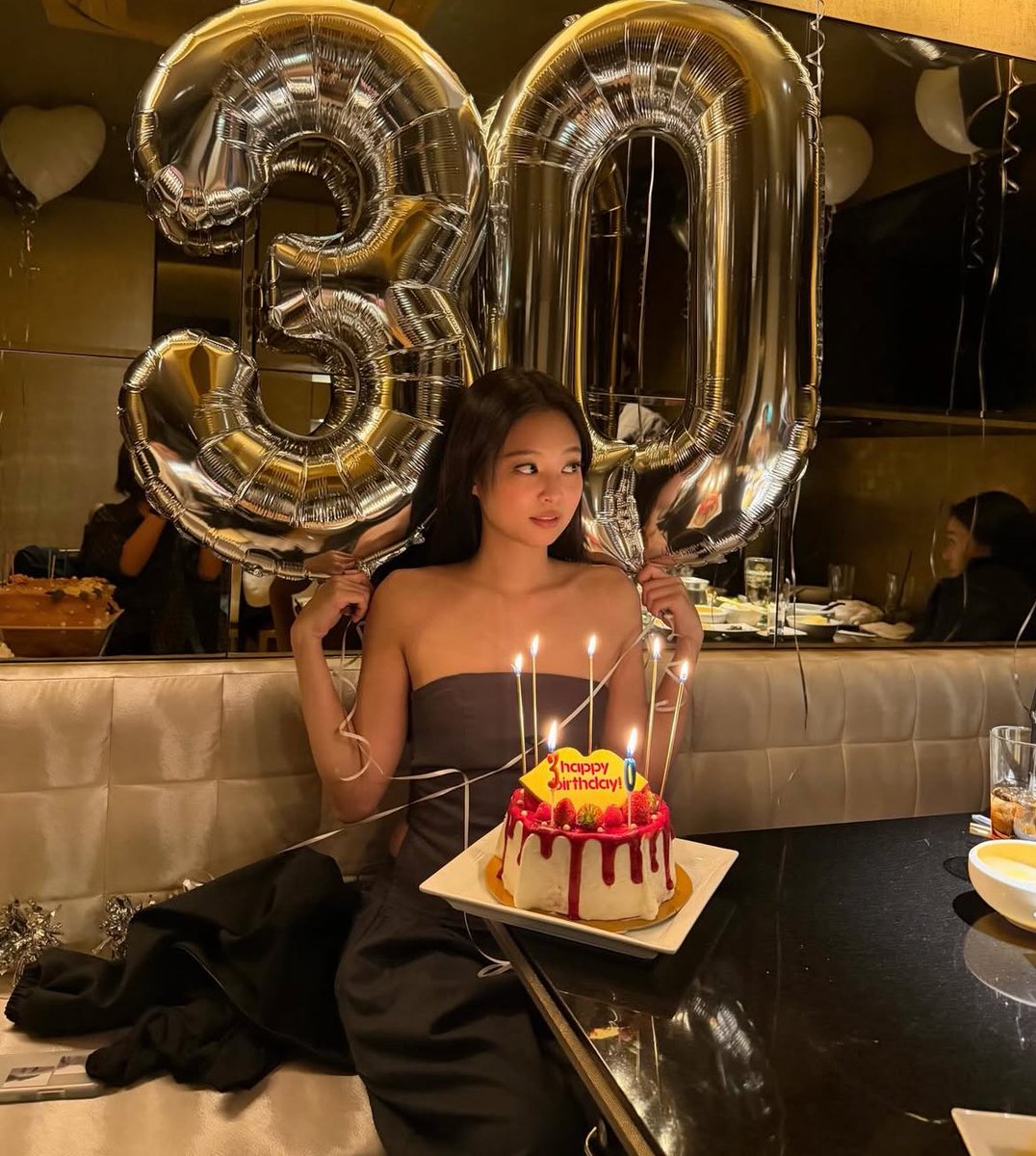 vousjay's tweet image. ทุกคนพร้อมรึยังสำหรับเจนนี่ในวัย30😭 แต่พี่คนสวยพร้อมเล่นกับใจแล้วแน่ๆ ชีเอาตาายแน่