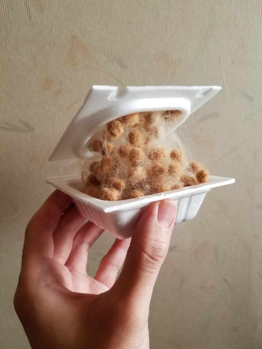 nyofoolest's tweet image. 羊毛フェルトとテンセグリティ構造で納豆を作りました