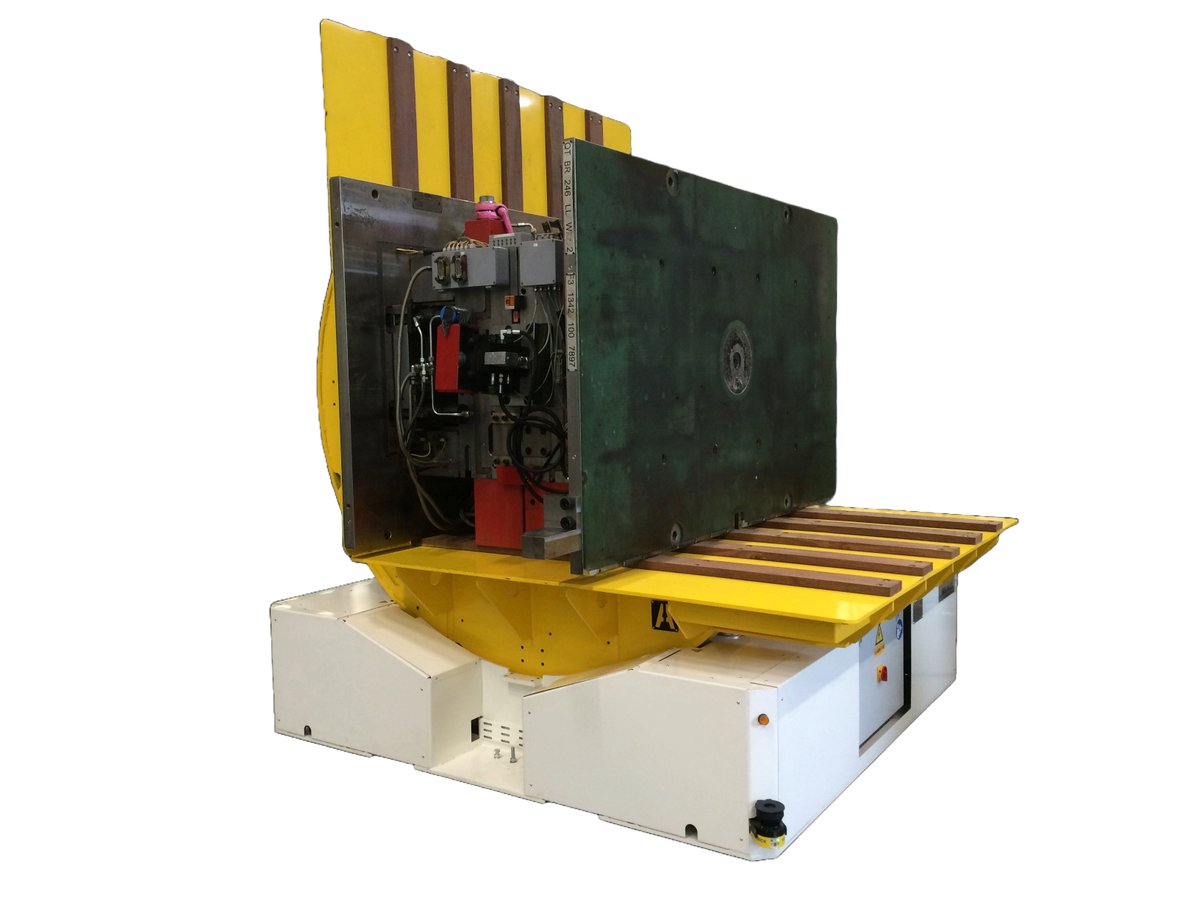 💥 Change faster, work smarter.

The EAS Mold Rotator safely and effectively rotates molds 90° and operates fully electrically without hydraulics.
🔗easchangesystems.com/product/rotato…

#PlasticsInnovation #RubberIndustry #moldchangesystems #SmartManufacturing #Automation