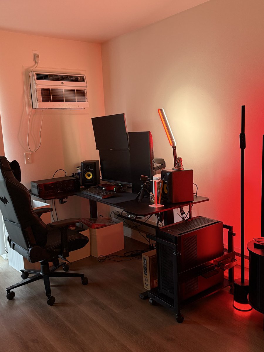 Streamed for the first time in a long time on <a href="/blaze_stream/">Blaze</a> - going to be playing alot of fun games over with my crew in Hydra D3gens as well as some cool single player games!

Setup is ready to Blaze