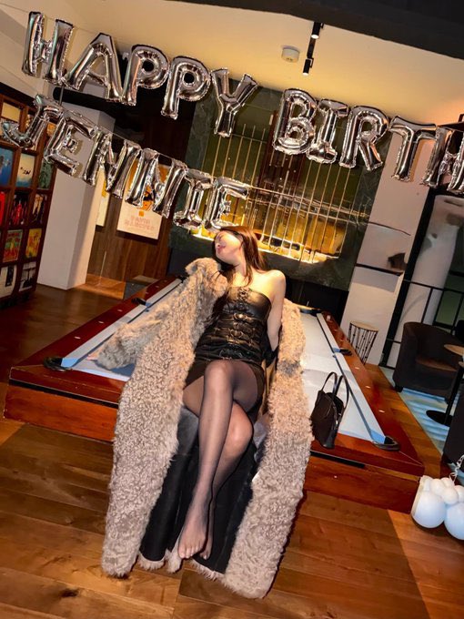 bvlgrlisa's tweet image. OHH???