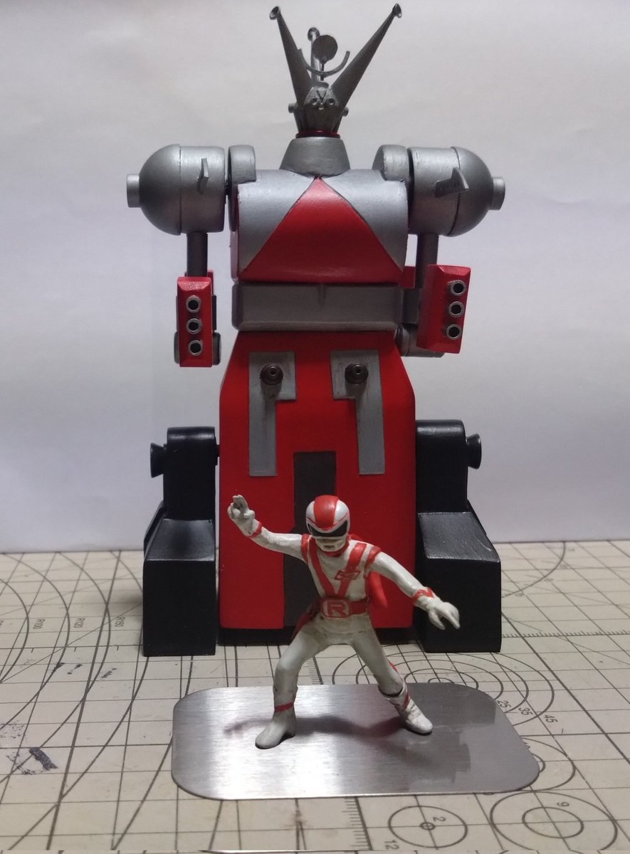 reizosato's tweet image. 商品化は望めそうにないのでランボルジャイアントを自作しました😅