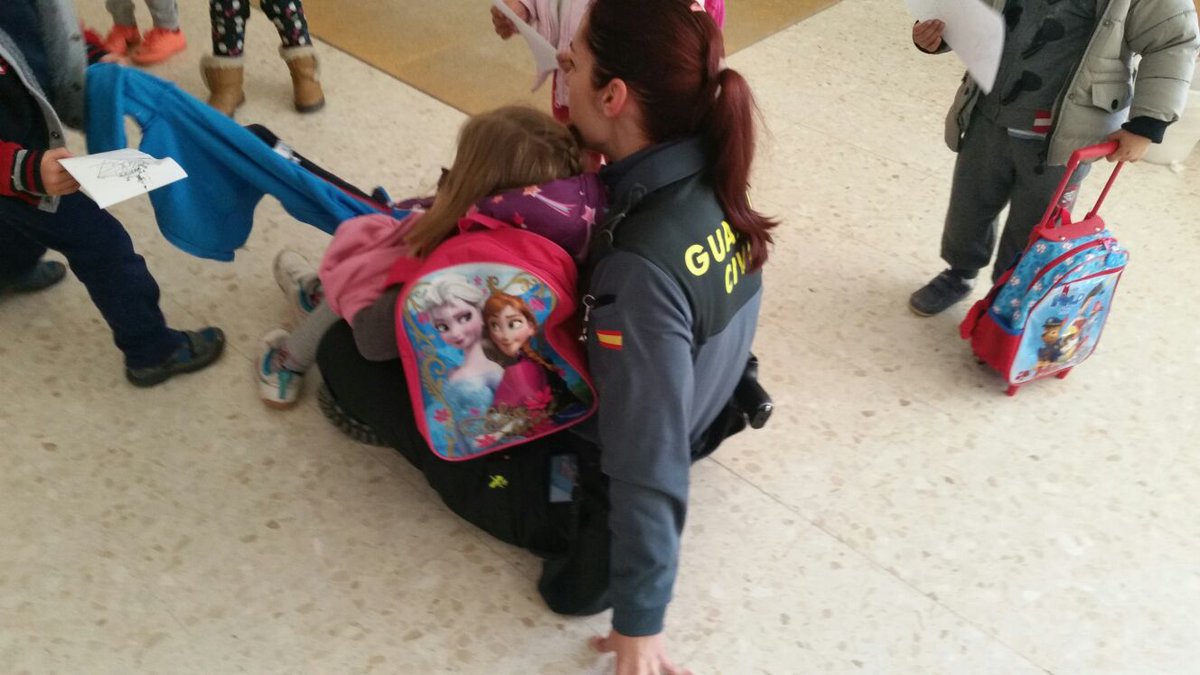 APROGC's tweet image. El 21 de enero de 1994 se crearon los Equipos Mujer-Menor (EMUME) para ofrecer una atención especializada a las mujeres y menores víctimas de delitos y a los menores autores.

#MeGustaSerGuardiaCivil 🇪🇦