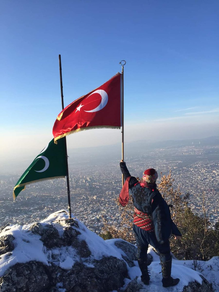 _komando__'s tweet photo. Bayraksızlar bayraksızlar, 
Yere düşse bayrak sızlar. 
Nerden bilsin kıymetini, 
Soysuz sopsuz bayraksızlar.
🇹🇷🇹🇷🇹🇷🇹🇷🇹🇷
#BayrakNamustur https://t.co/R74Y09EUMb