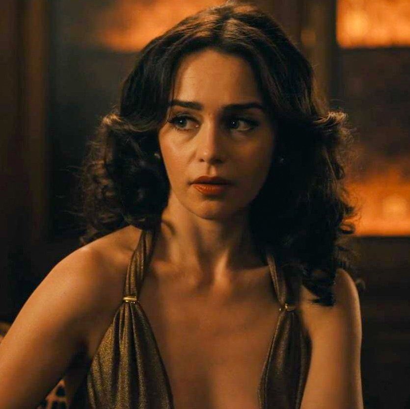 Indie5051's tweet image. emilia clarke en 2016        emilia clarke en 2026