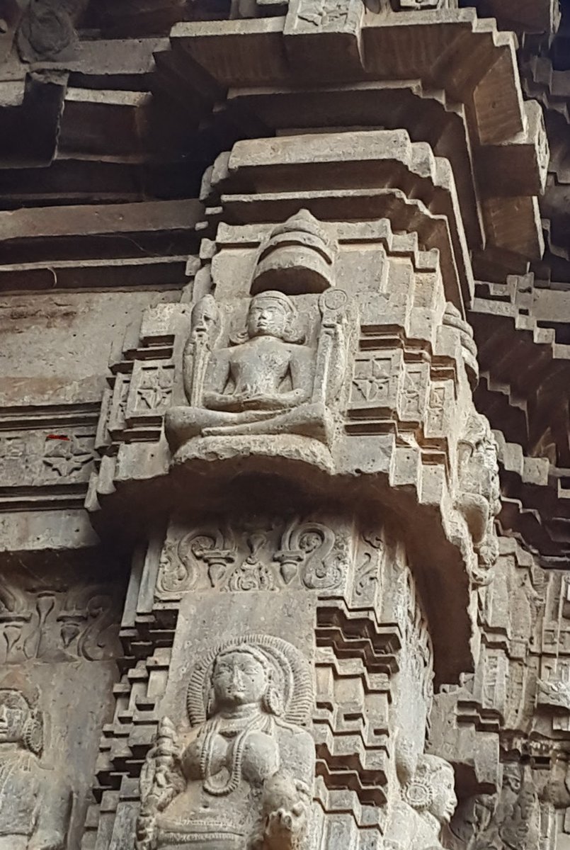 Indiato_BHARAT's tweet image. Kopeshwar Temple, Khidrapur was originally a Jain temple commissioned by the #Kannada Jain Shilahara dynasty, descendants of the Rashtrakutas. After their decline, it was converted, and a Shiva Linga was installed.

#KopeshwarTemple #Khidrapur #JainHeritage #ShilaharaDynasty…