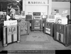 Eric Angelo Bessel's "Scavengers" (Mirror at Night) closes out a wild Spider In The Ear episode—thanks <a href="/FreeformPDX/">Freeform Portland</a> for the spin 🙌
🎧 Listen: spinitron.com/KFFP/pl/218175…