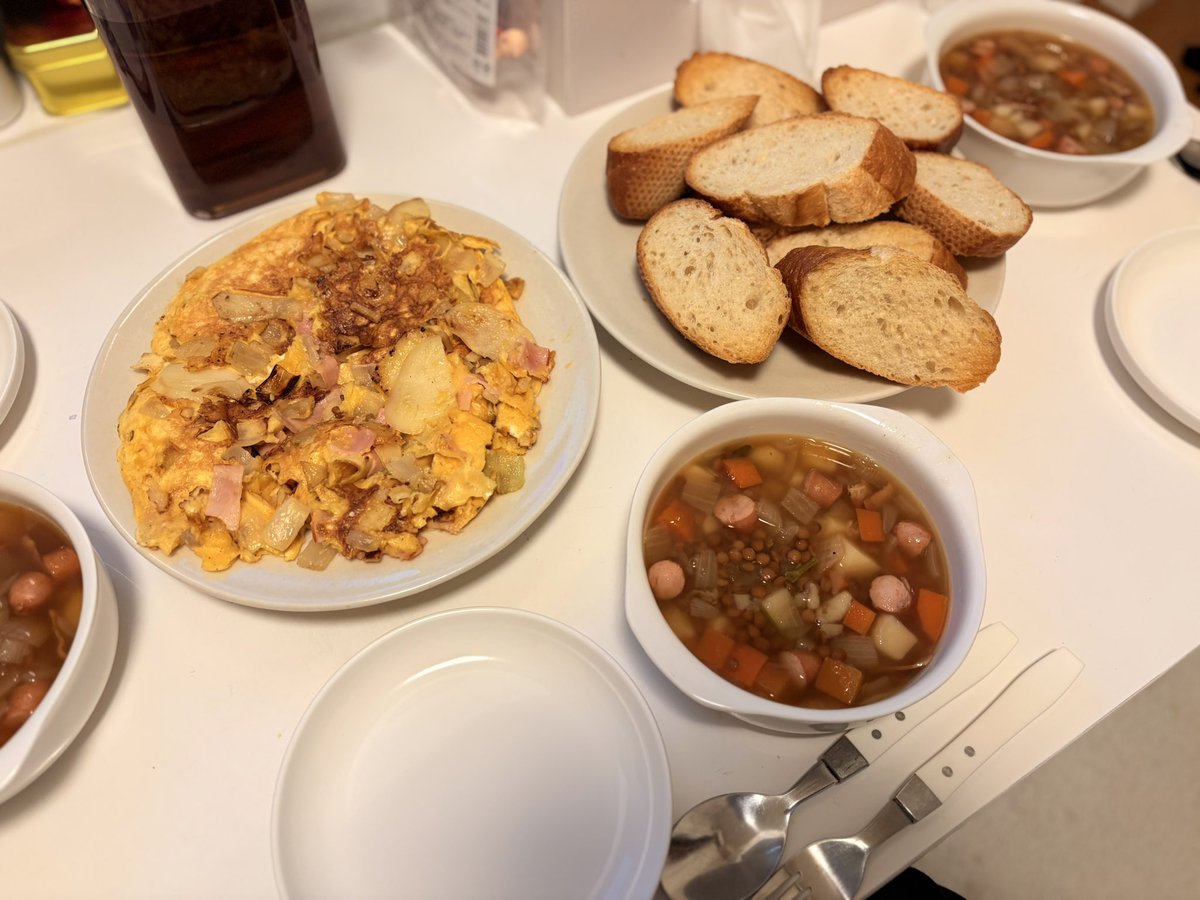 BBBururu's tweet photo. 昨日はドイツ料理作ったよん

Rheinischer WeckkuchenとLinsensuppe https://t.co/h11sfplcPK