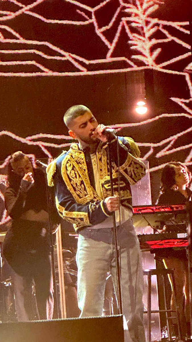 ZaynReport's tweet photo. PRINCE ZAYN MALIK EVERYBODY 🫶🏻 

📸: flickernikol https://t.co/KFsC0dXmiz