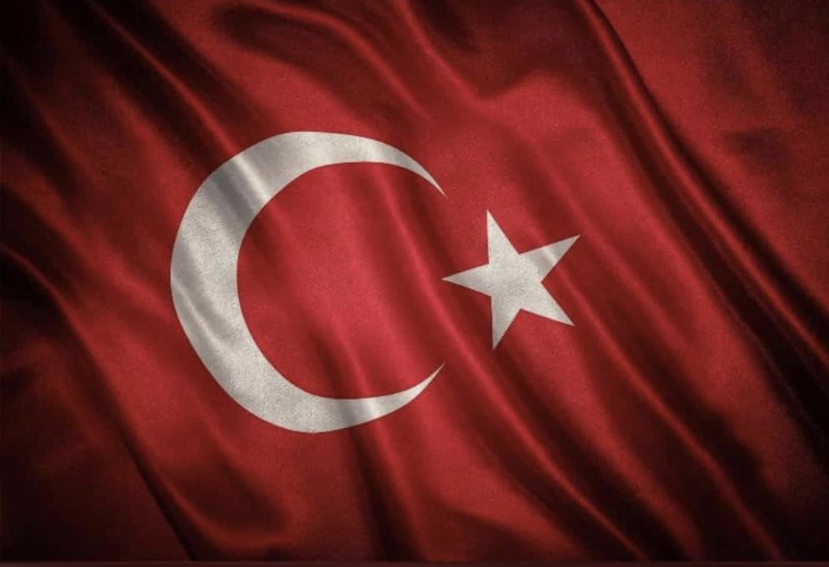 Türk bayrağına yapılan saygısızlığı kabul etmiyoruz.
Bayrağımız; bağımsızlığımızın, şehitlerimizin emaneti ve milletimizin onurudur.
Hiçbir gerekçe bu saygısızlığı meşrulaştıramaz. Türk Bayrağına uzanan her elin karşısında, dün olduğu gibi bugünde Durmaya devam edeceğiz. 🇹🇷