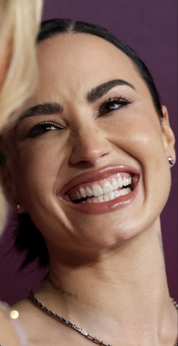 skinofmyteeths's tweet image. her beauty is unreal