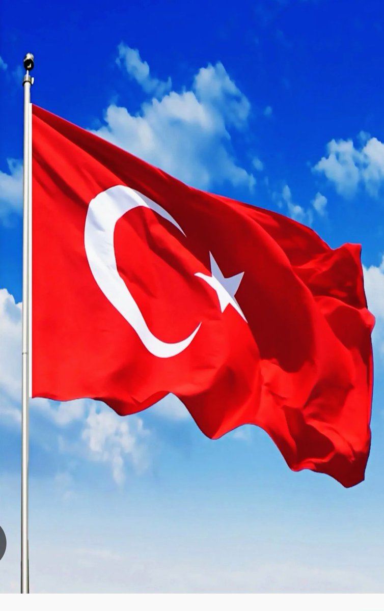 Korkma, sönmez bu şafaklarda yüzen al sancak