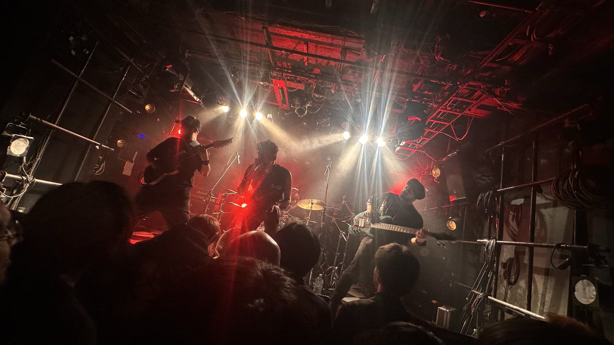 Samael97245196's tweet photo. インド🇮🇳のブルデスGUTSLIT!
前回初めて観てまたすぐに日本へ戻ってきてくれて嬉しい😆
ターバンの方のパフォーマンスに目が行きがちだがw
皆さんハイレベルな演奏でカッコいいし、
気さく出しまた日本へきてくださいね。
#GUTSLIT
#ブルータルデスメタル
#ABORTED
#SWD https://t.co/BAquvEUpl4