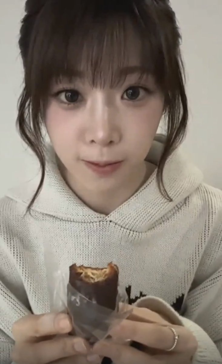 idalyoom's tweet image. they were born yesterday