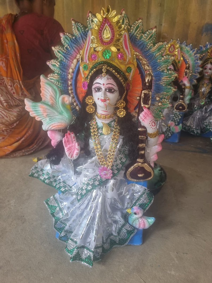 SULMTRIPURA's tweet photo. Mata Saraswati idol beautifully crafted by SHG Didis of Pal Para under Melaghar Municipal Council – a proud symbol of women empowerment and traditional craftsmanship. https://t.co/gJNjIPsffo