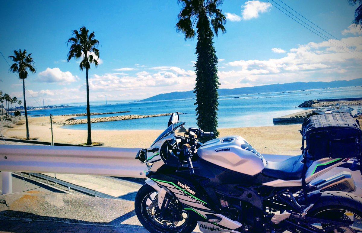 これを見た人はバイクの背景が海の画像を貼れ #ZX4R 澄み渡る青い空