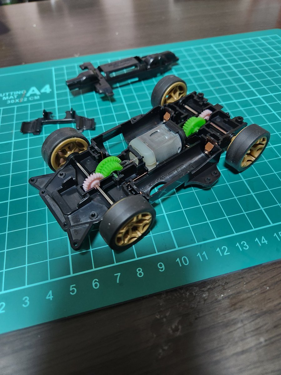 opt_ask's tweet image. 説明書見なくてもMAシャーシ作った事有れば作れました😊✨️
あえてのバンパーレス❗

細かい事言うと長くなるから簡単に「格好良い❗個人的に凄く良いシャーシ✨️」

#タミヤ
#ライザン