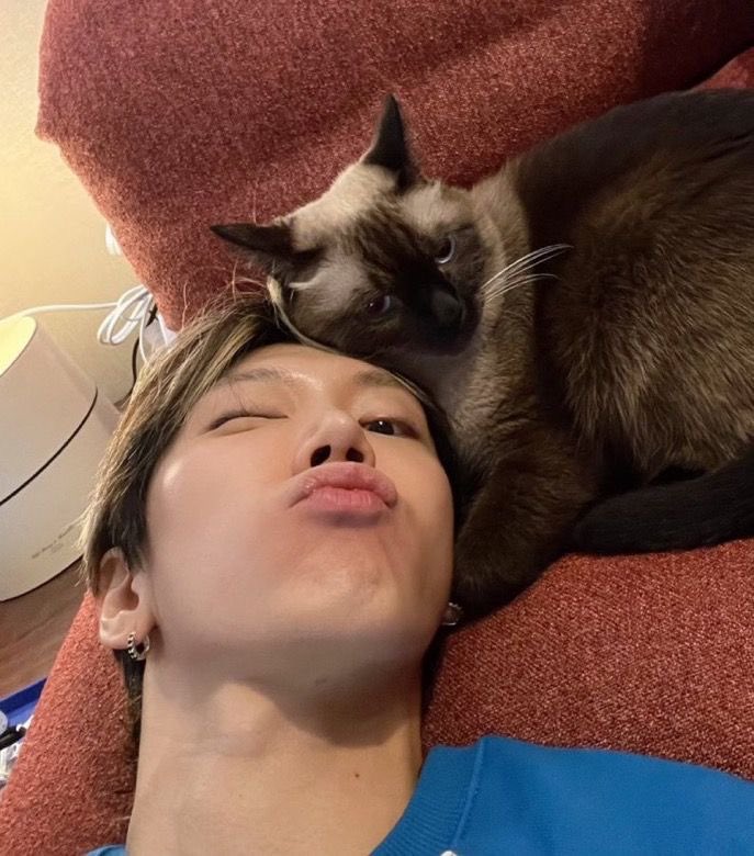 fondofbt's tweet image. เบอร์ 1 นั่งข้างพี่ลูอี 🖤