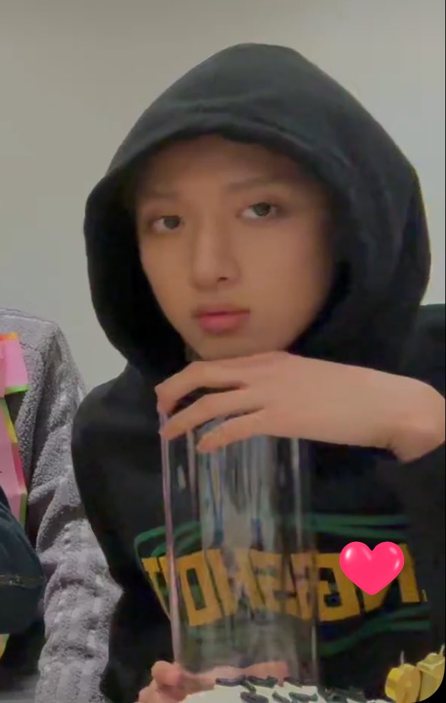 saggingdobby's tweet image. 우진이 말 안듣는 원숭이였다가 존나 미소녀됨