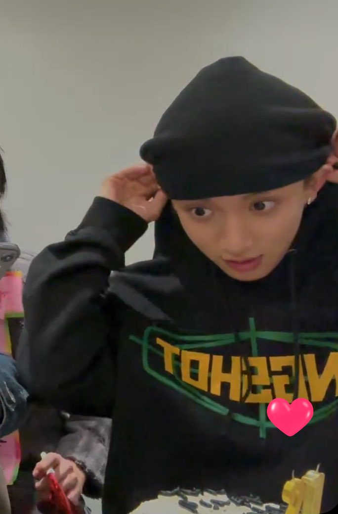 saggingdobby's tweet image. 우진이 말 안듣는 원숭이였다가 존나 미소녀됨