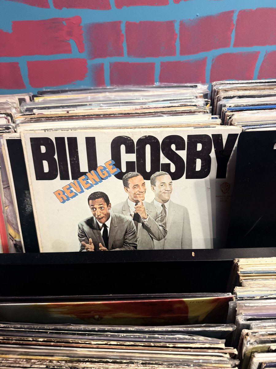 i love that my fav thrift store never fails 2 keep me on my toes!