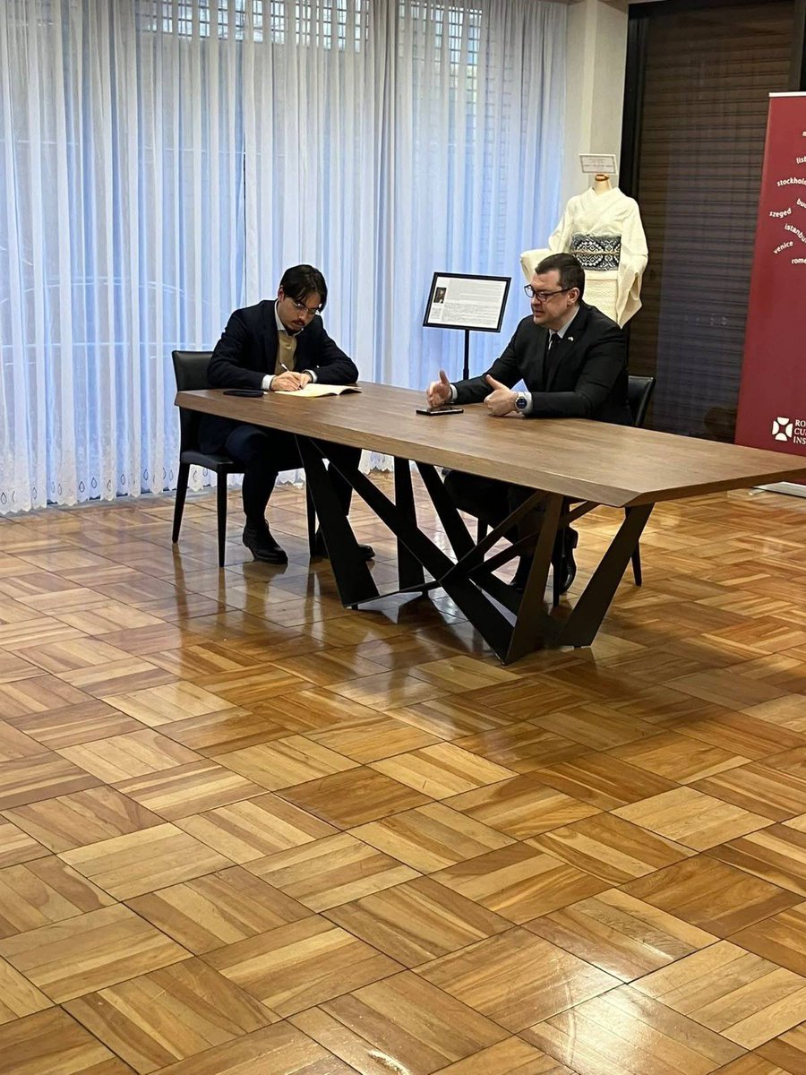 AmbRaetchi's tweet image. 1月20日、ルーマニア大使館にて、NHK文化センターとの共催により、ルーマニアの歴史、地理、文化を紹介するイベントを開催いたしました。本イベントでは、ピアニストの原口摩純氏による演奏が行われ、ジョルジェ・エネスクやディヌ・リパッティの名曲が披露されたほか、ルーマニアの伝統料理の試食会も…