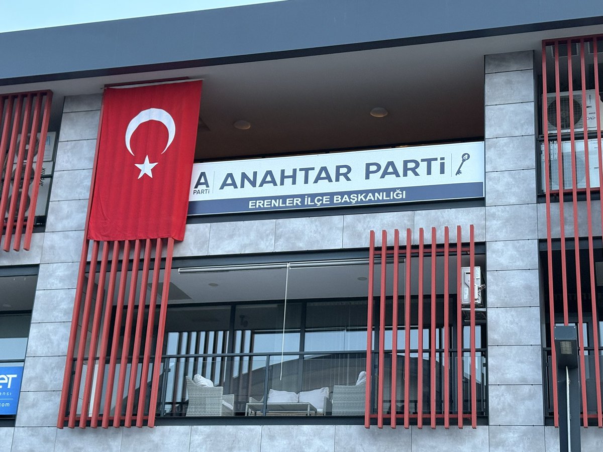 Bayrak namustur.
<a href="/yavuzagiraliog/">Yavuz Ağıralioğlu</a> 
<a href="/anahtarparti/">Anahtar Parti</a> 
<a href="/tkeskinkilic/">Tahir KESKİNKILIÇ</a> 
<a href="/hakanyazctr/">Hakan Yazıcı</a> 
<a href="/ErenlerHerYerde/">Sakarya Erenler İlçe Teşkilatı</a> 
#BayrakNamustur