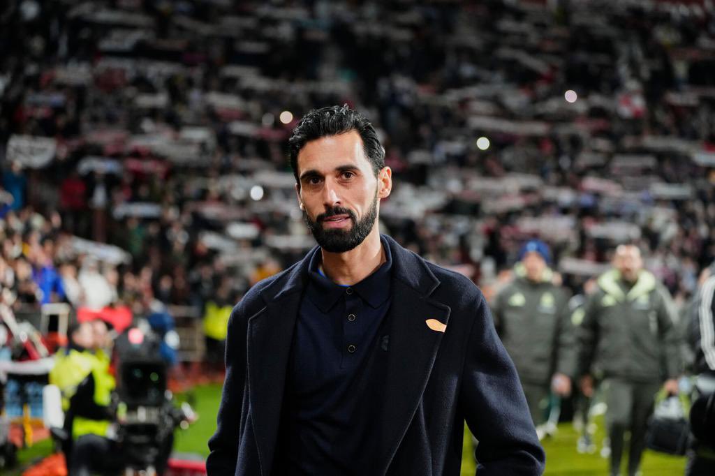 Arbeloa es lo mejor que le ha pasado a este club desde el fichaje de Vinicius Jr…. 

La gente todavía no es consciente de lo muerto que estaba este Real Madrid eh

- Jugadores en su mayoría por debajo de su nivel.
- Una división en la afición inimaginable.
- Directiva /