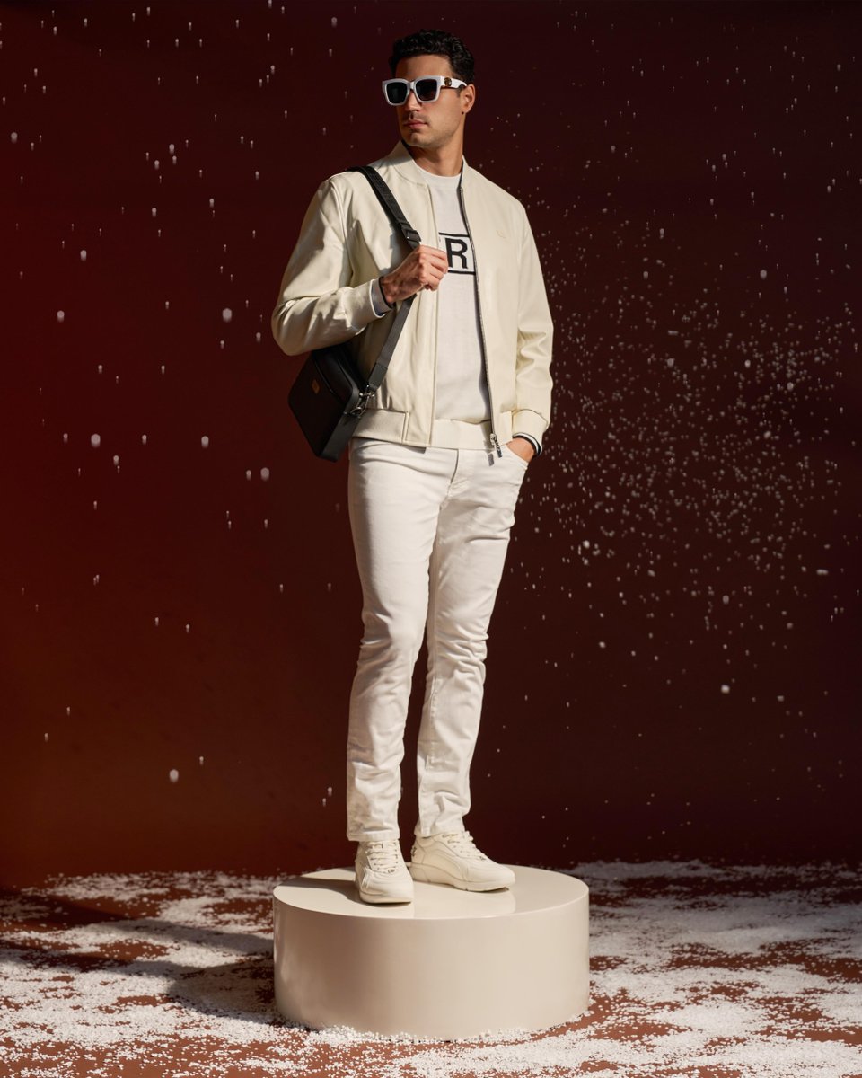 GFerreOfficial's tweet image. Clean structure, elevated ease. #GianfrancoFerre #HolidayCollection