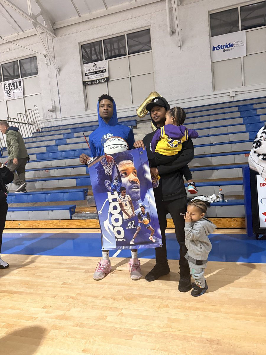 boutabucket's tweet image. Congrats to my guy on reaching 1,000 career points! @mjgladden72 

Proud of the work — let’s keep building 💯💪🏾
#BoutABucket #FAMILY