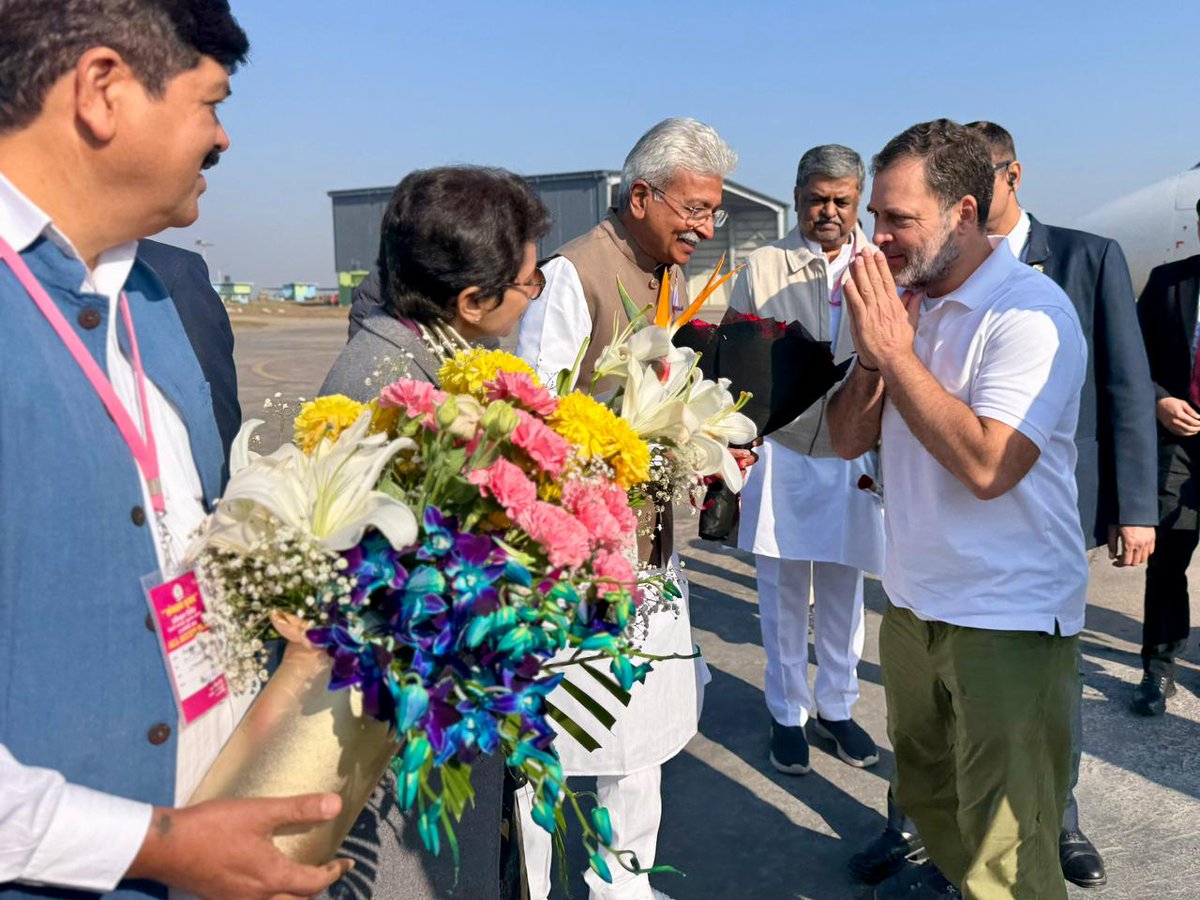 नेता प्रतिपक्ष श्री राहुल गांधी जी के आज अम्बाला पहुँचने पर पुष्पगुच्छ भेंट कर उनका स्वागत किया।

श्री राहुल गांधी जी आज कुरुक्षेत्र में कांग्रेस द्वारा आयोजित 10 दिवसीय व्यापक प्रशिक्षण शिविर में पहुँचकर वहाँ उपस्थित हरियाणा एवं उत्तराखंड के जिलाध्यक्षों से मुलाकात कर उन्हें