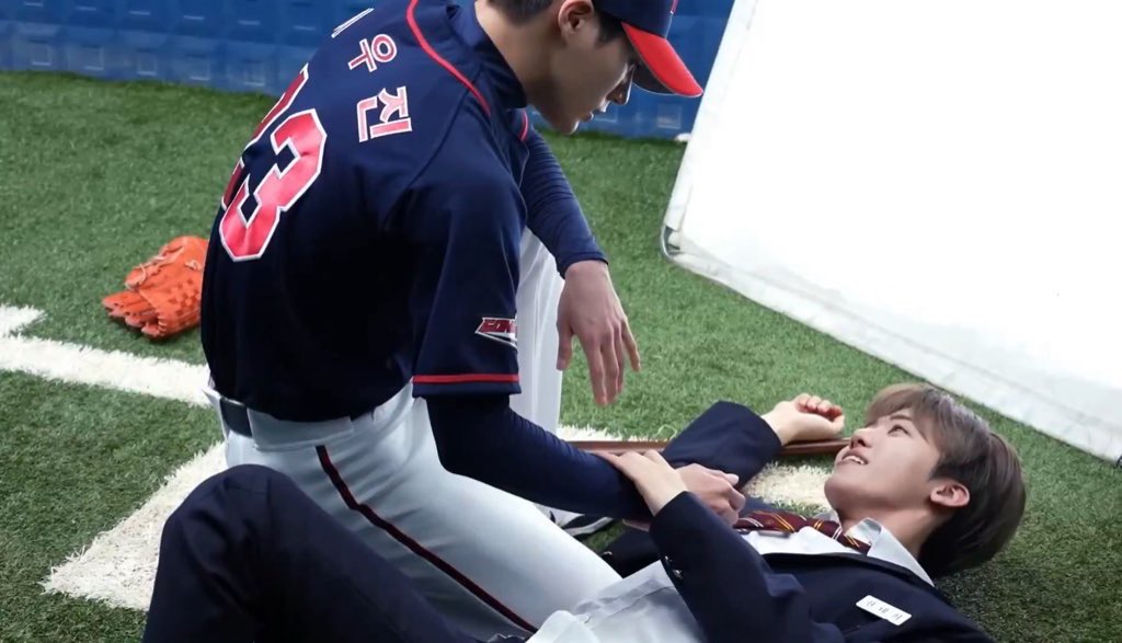 pojjato's tweet image. 요새 챌린지 뭐있지 
나는 그거 보고 싶던데
상대 들고 튀는 마이걸 챌린지 같은 그거 ㅠ
님들은 뭐 보고 싶어요 민노로? ㅠ
인용으로 말해보자