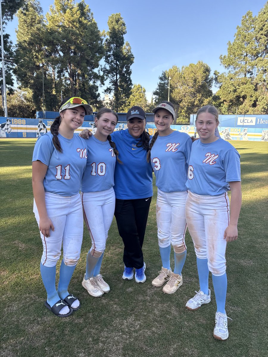 dean_kylee2030's tweet photo. Thank you @UCLASoftball for an amazing camp! Learning from the coaching staff and players pushed me to compete at a high level. I loved the energy and I’m excited to use what I learned as I continue to grow. I am grateful for the experience and I can’t wait for the next camp! #classof2030 #ladymagic #uclasoftball
@ladymagic2012 @mysha_sataraka @LF16Ucla @Coach_Inouye @Will_ray3