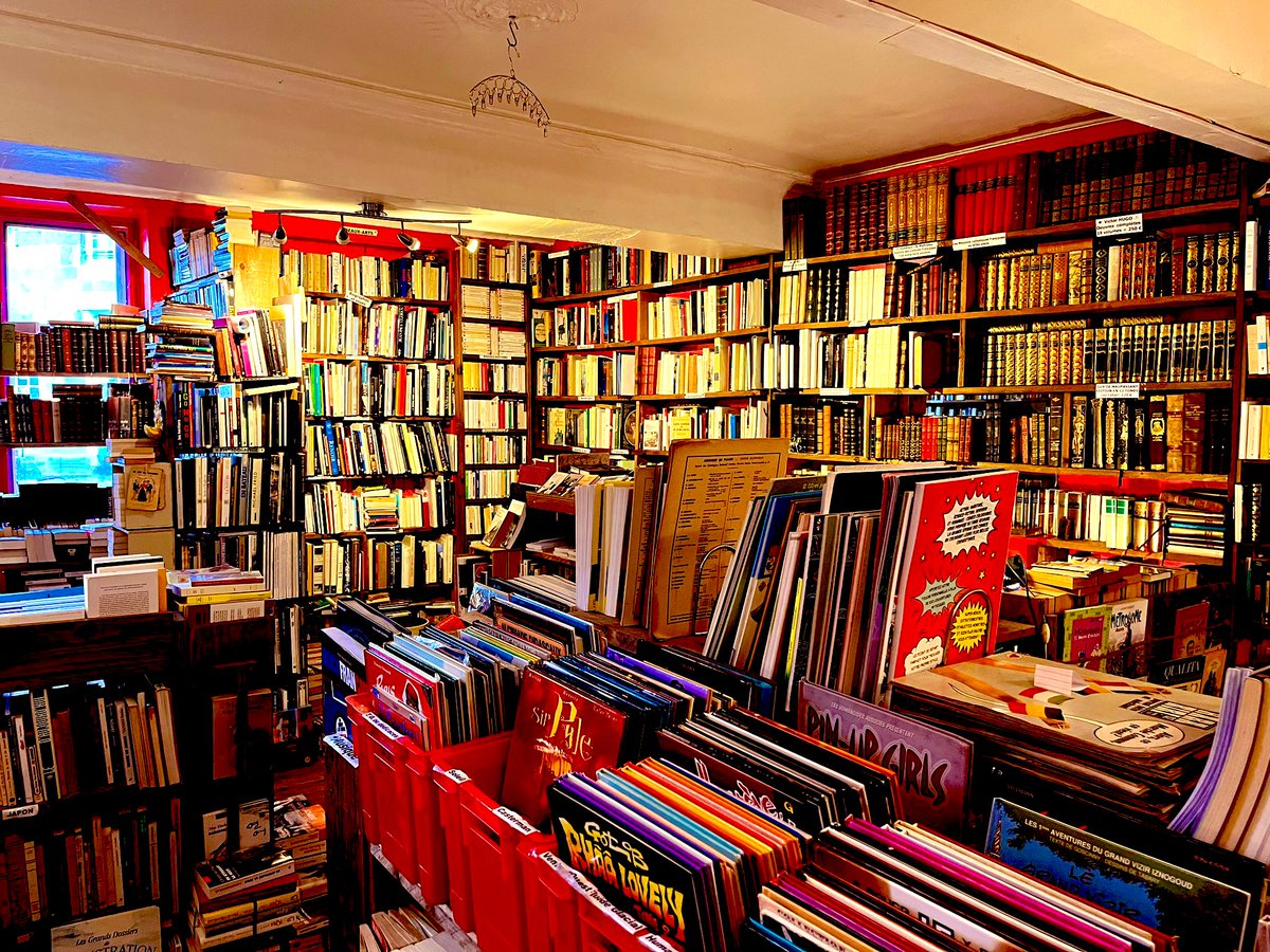 Bonne journée littéraire à tous ! Et rappelez vous une chose très simple : vous lisez avant tout pour vous.

Alors peu importe ce que l’on dira du livre que vous avez entre les mains. Peu importe du nombre de livres que vous lisez par mois. Peu importe ce que vous en ferez.