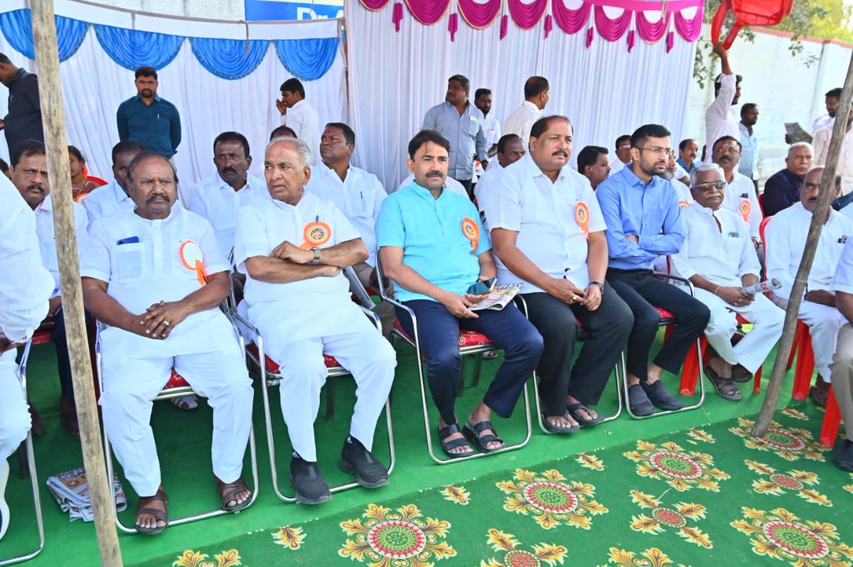 ಜಿಲ್ಲಾ ಗಂಗಾಮತಸ್ಥ ಸಮಾಜ ಸೇವಾ ಸಮಿತಿ, ರಾಯಚೂರು, ವತಿಯಿಂದ ಇಂದು ಆಯೋಜಿಸಿದ್ದ ಶ್ರೀ ನಿಜಶರಣ ಅಂಬಿಗರ ಚೌಡಯ್ಯನವರ 906 ಜಯಂತ್ಯೋತ್ಸವದ ಪ್ರಯುಕ್ತ ಶ್ರೀ  ಅಂಬಿಗರ ಚೌಡಯ್ಯನವರ ಮೂರ್ತಿಗೆ ಗೌರವ ಸಮರ್ಪಿಸಿದೆ ಮತ್ತು ನೂತನವಾಗಿ ನಿರ್ಮಿಸಿದ ಶಿಲಾಮಂಟಪಕ್ಕೆ ಪೂಜೆ ನೆರವೇರಿಸಿದೆ. ಈ ವೇಳೆ ಸಚಿವರಾದ ಶ್ರೀ ಎನ್ ಎಸ್ ಬೋಸರಾಜು ಅವರು ಶಾಸಕರಾದ ಶ್ರೀ