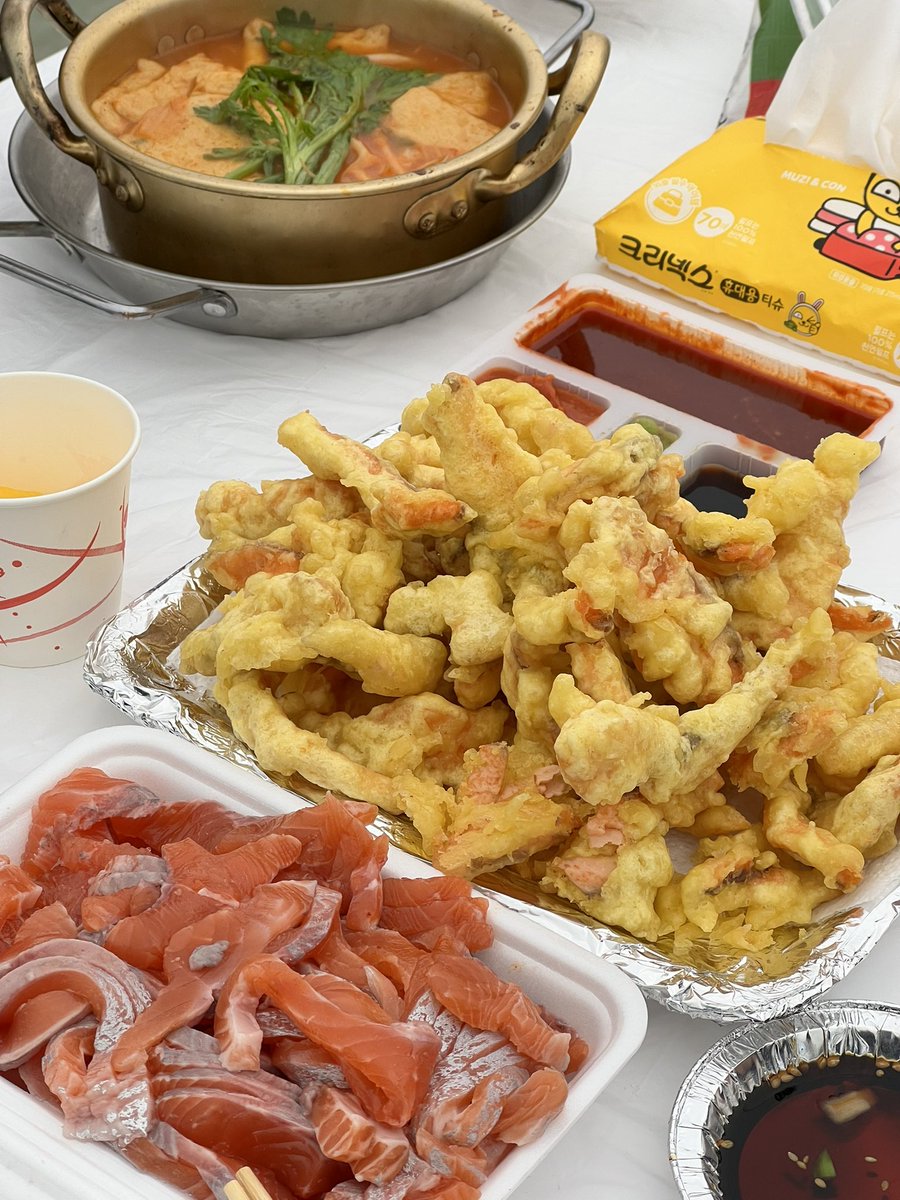 평창옴
송어잡으로왔는데 송어한마리도 못잡아서 
송어3마리주심🥹