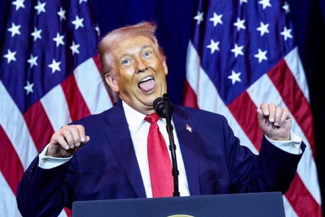 GrandSachoir's tweet photo. Ce que retiendra l’Histoire. 

#Trump #Macron https://t.co/XUJ55OKbmx
