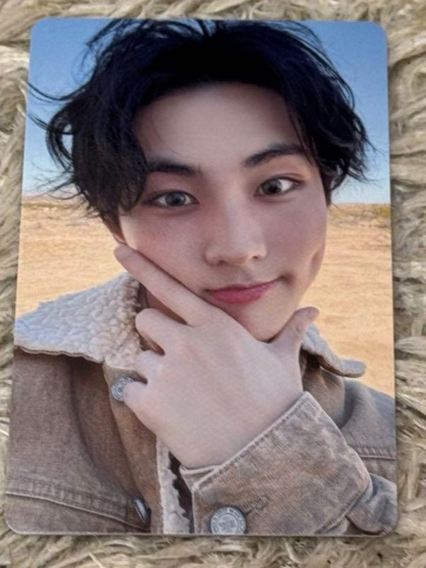 woncattos's tweet image. HIS DIMPLE IN THIS PC??? 🤏🏻🤏🏻🤏🏻 its a livable place