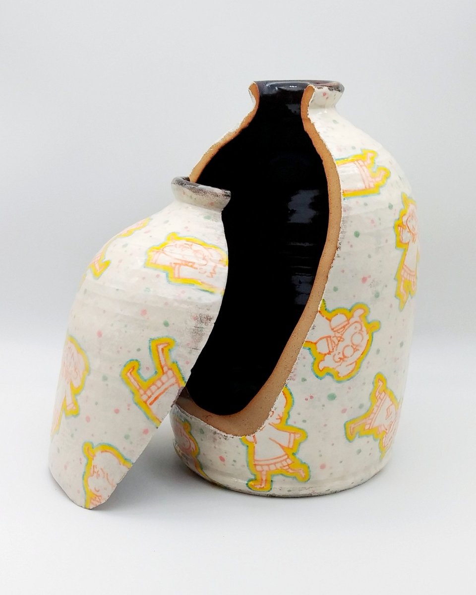 絵付け壺》 陶 2026年制作 Cursed Cards展に出品している作品です