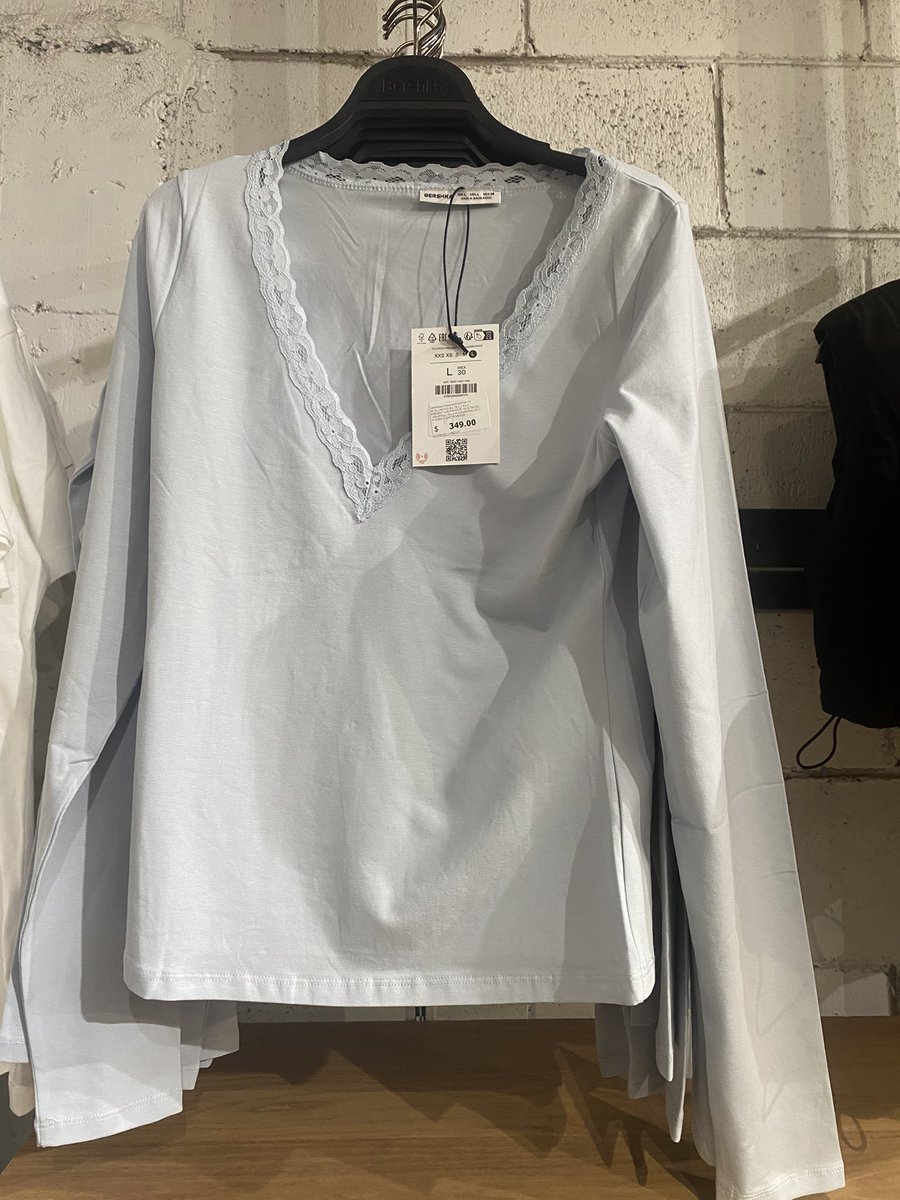 raidropsrem's tweet image. also I found this top at Bershka and I think it could work for a locket tour outfit if anyone needs inspo!! Btw tye price is in Mexican pesos :)