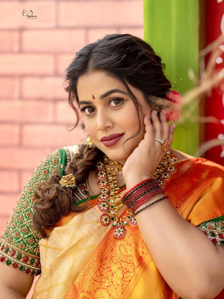 Actress_Club's tweet photo. 🎯 #PoornaThread

#Actress #Poorna New Look https://t.co/H3InCAHf4R